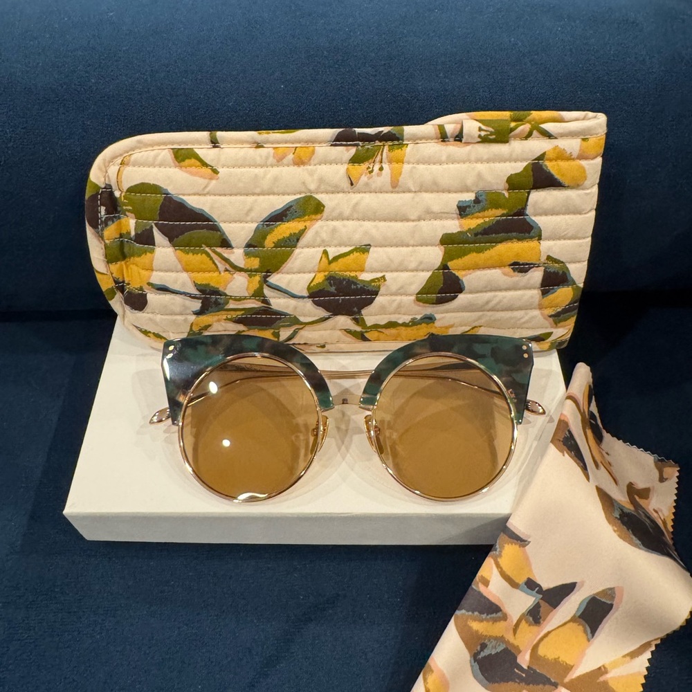 Ulla Johnson Victoire Sunglasses in Rainforest Tortoise Shell